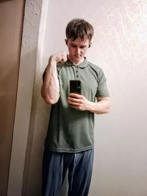 Just a small wrist by georgeee134