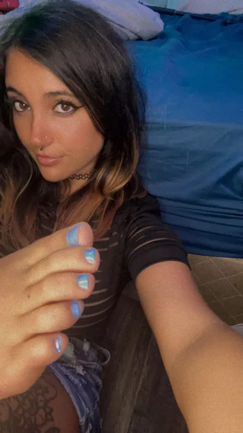 Morning, care to stop scrolling and admire my cute toes ?💙 by peachesNNcreamNNshit