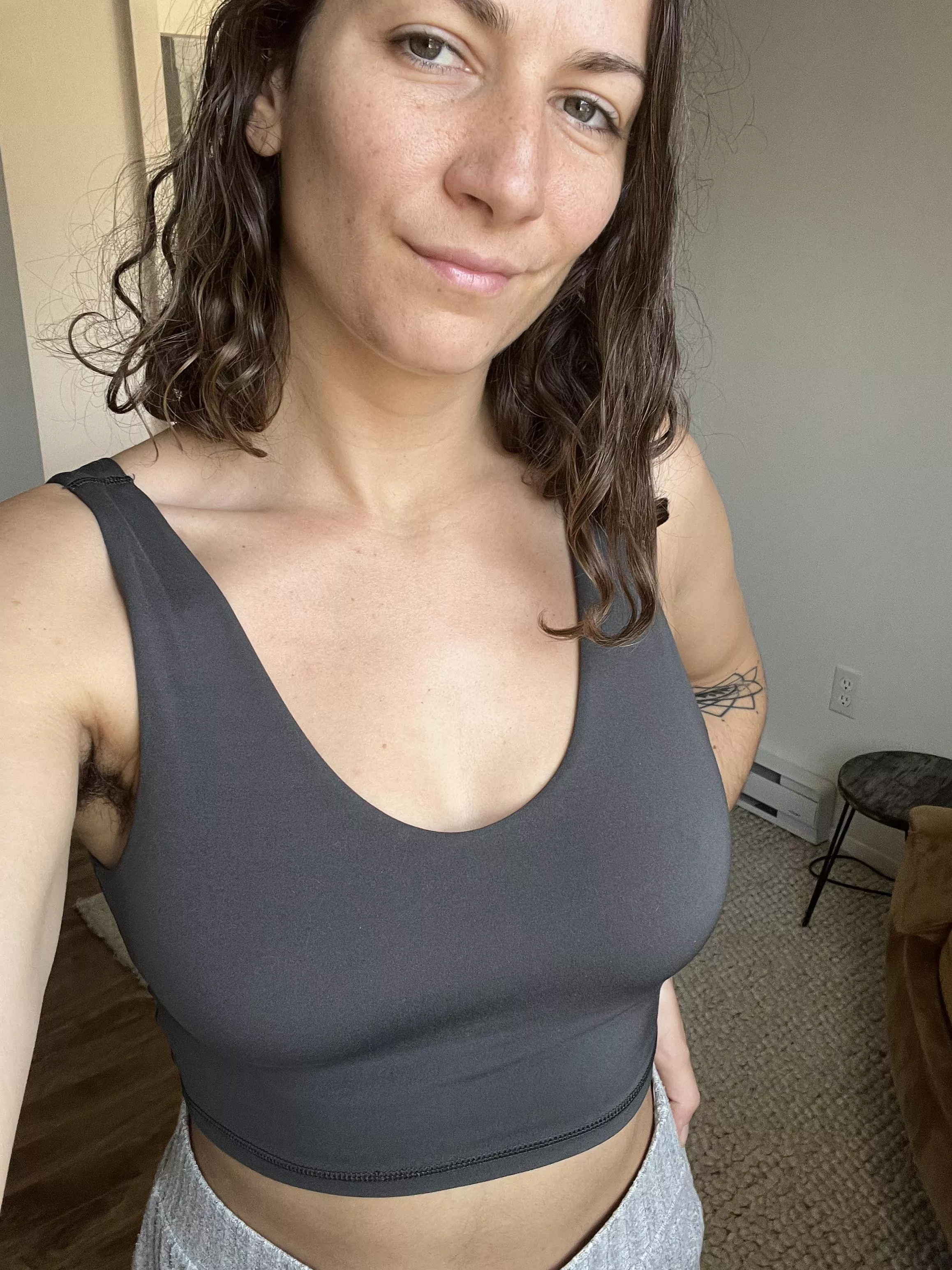 No bra + no makeup 💁🏻‍♀️ posted by maplesyrup_girl
