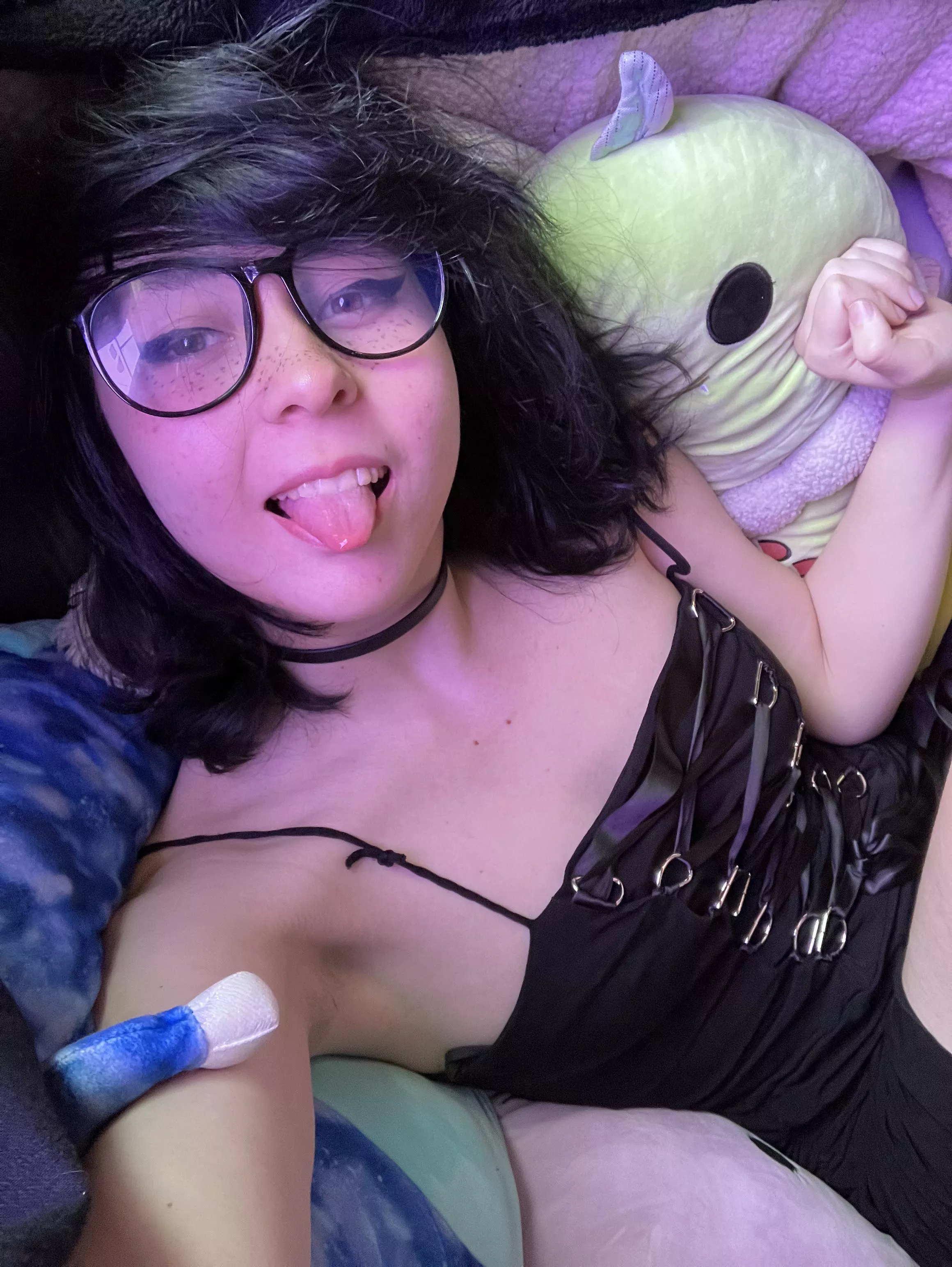 No my dress didn’t break and I just tied it together shush posted by BrokenBunnies