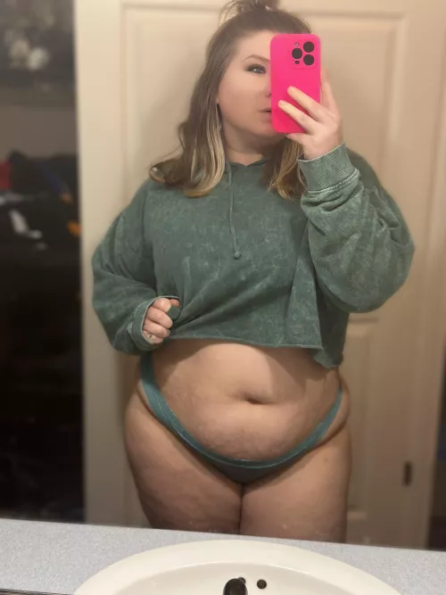 Round in all the right places by deeexxo