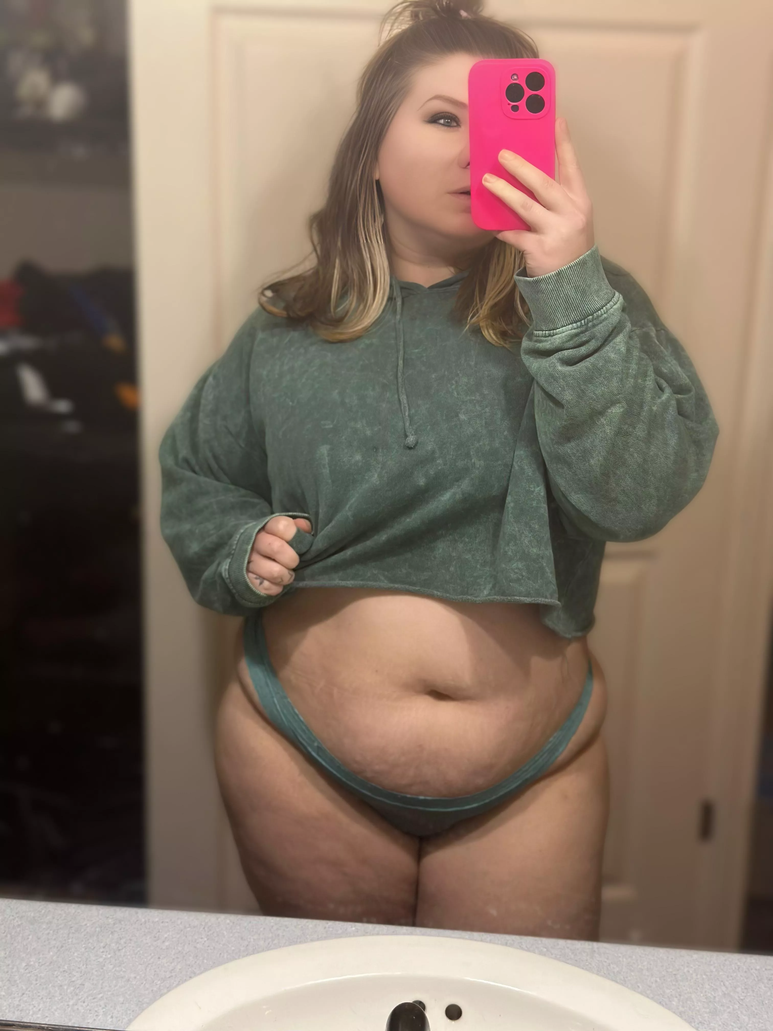 Round in all the right places posted by deeexxo