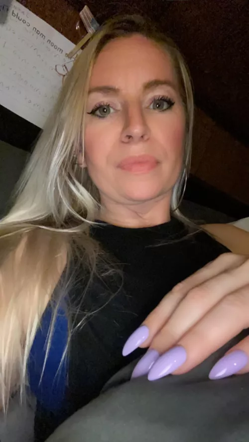 say hi to your favorite milf? by Illustrious-Eye8294