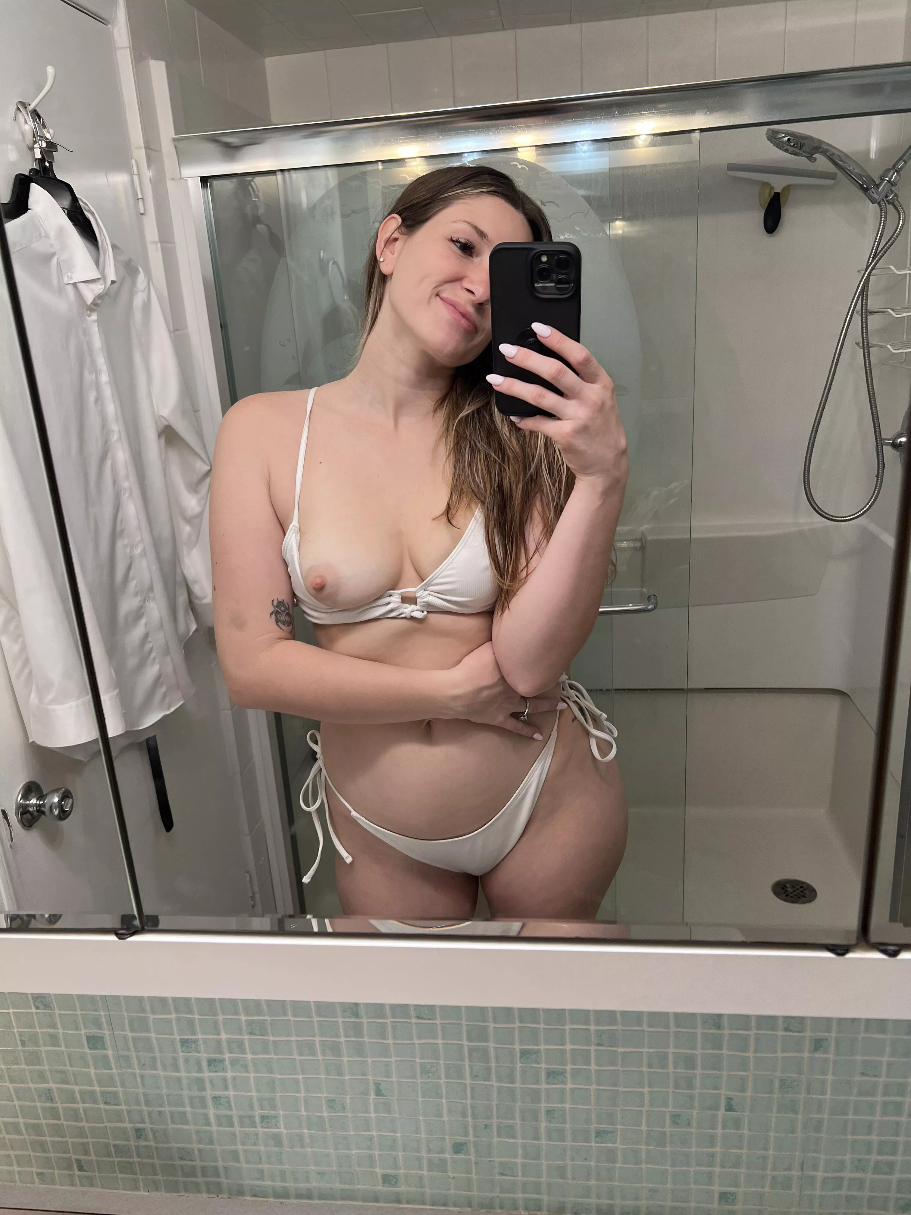 Showing off in my white bikini posted by Aubxbre