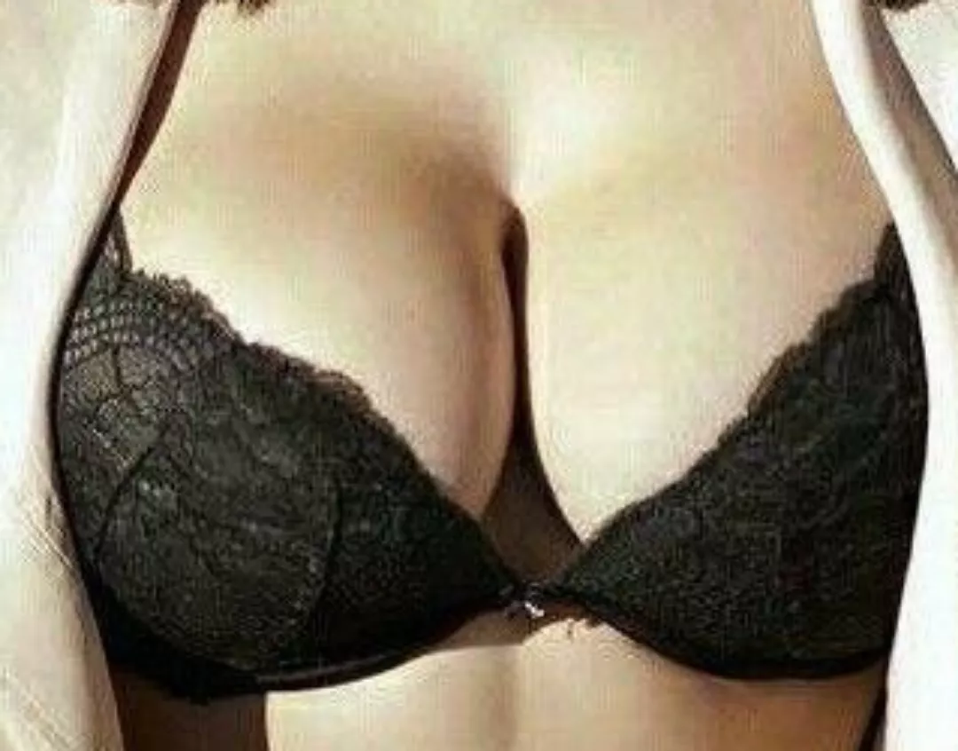 Smoking 🔥 posted by BoobsandTitsLovers