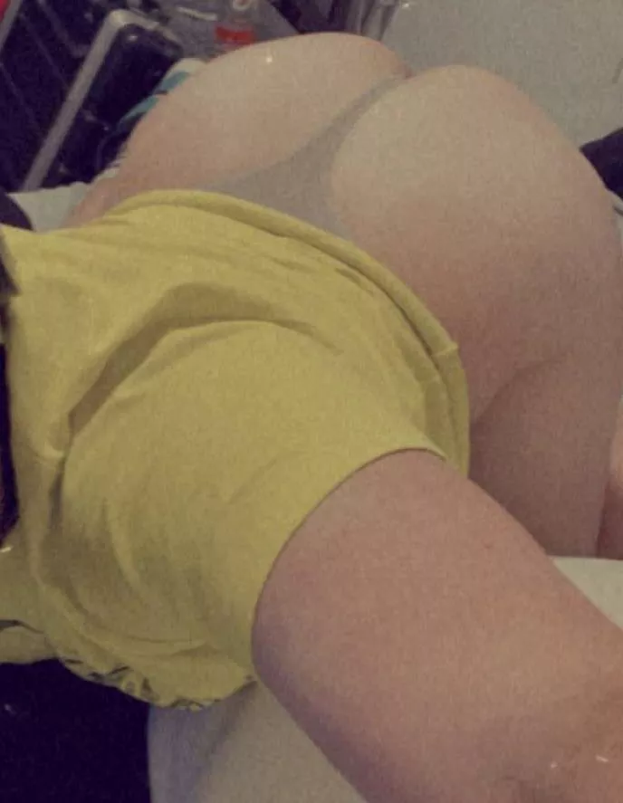 Spank me 👅 posted by BiCuriousBootyBoy