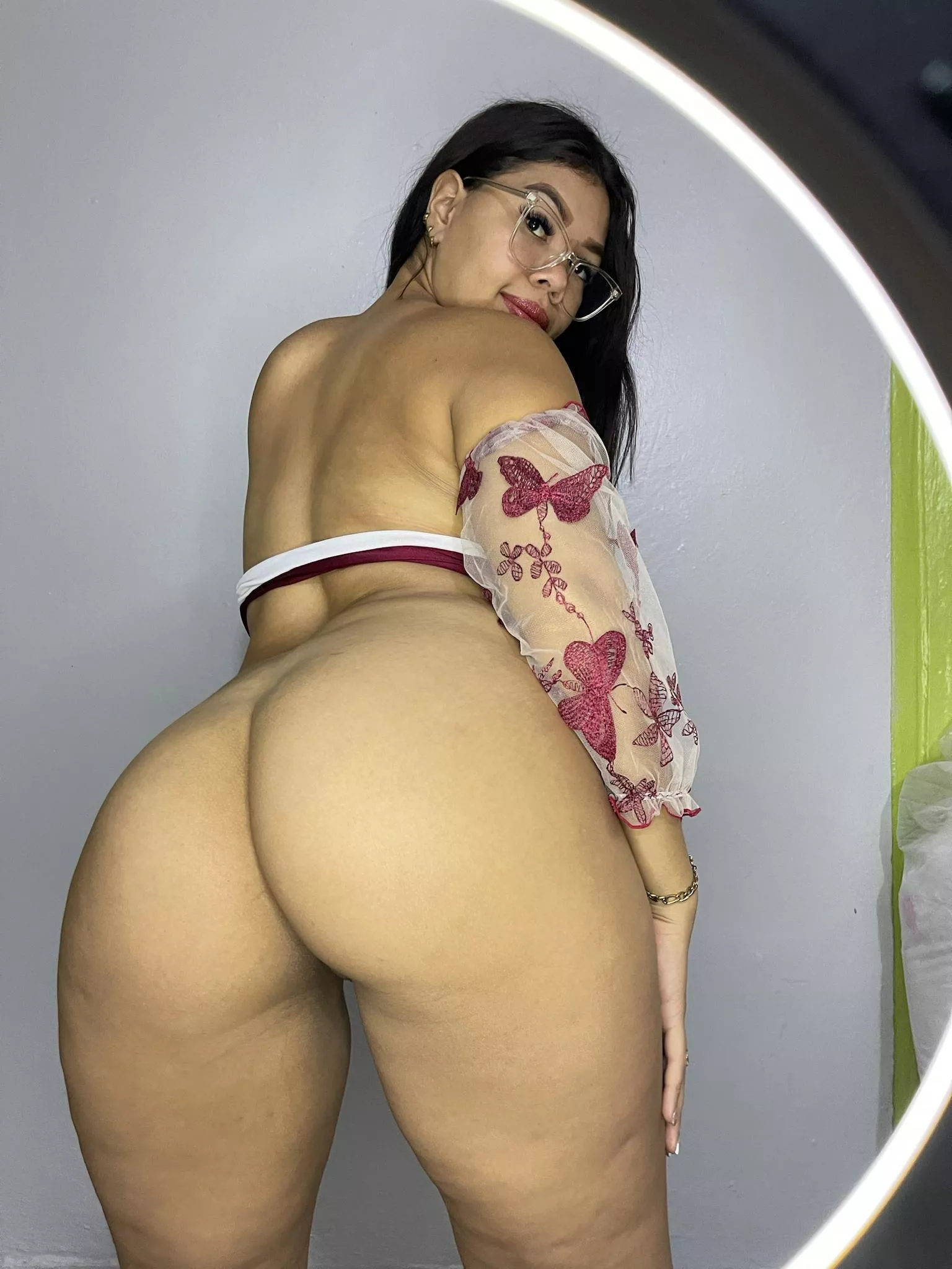 Spank me posted by luciacamgirl2