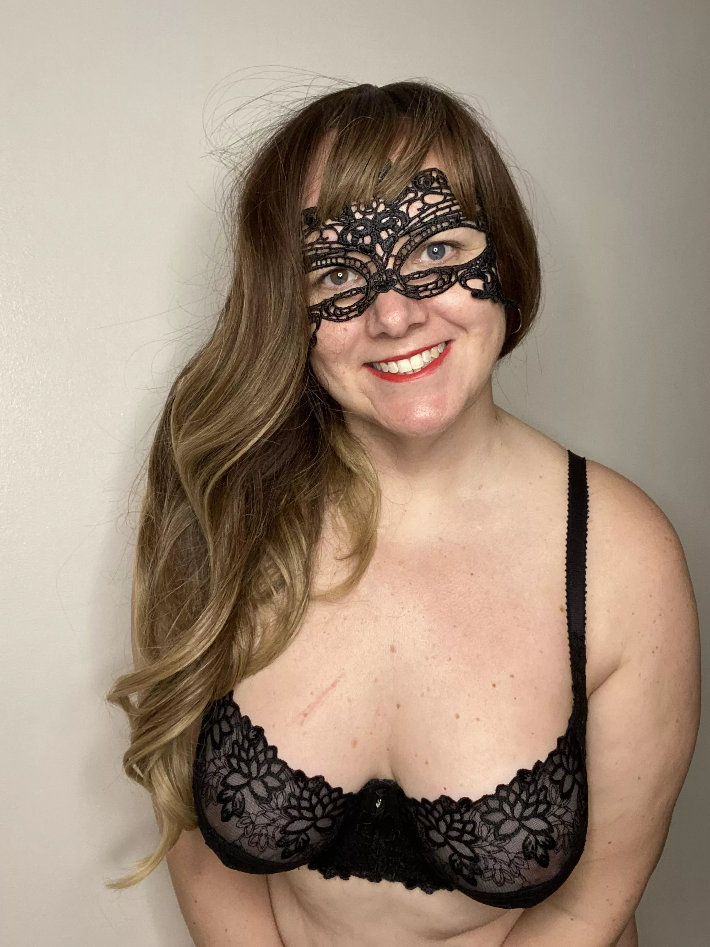 The sun is shining, I'm smiling, and I have my sexy black bra on, today is a good day 😘 posted by TheCurvyNurse