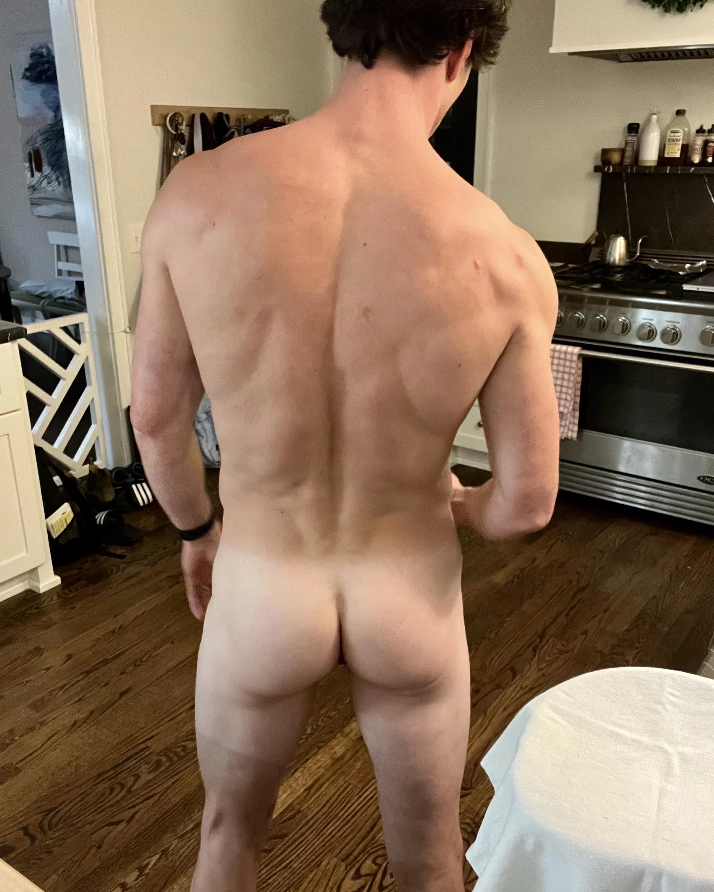 These buns need some work, they’re starting to look undersized as my upper body grows… posted by Shred_and_Bread