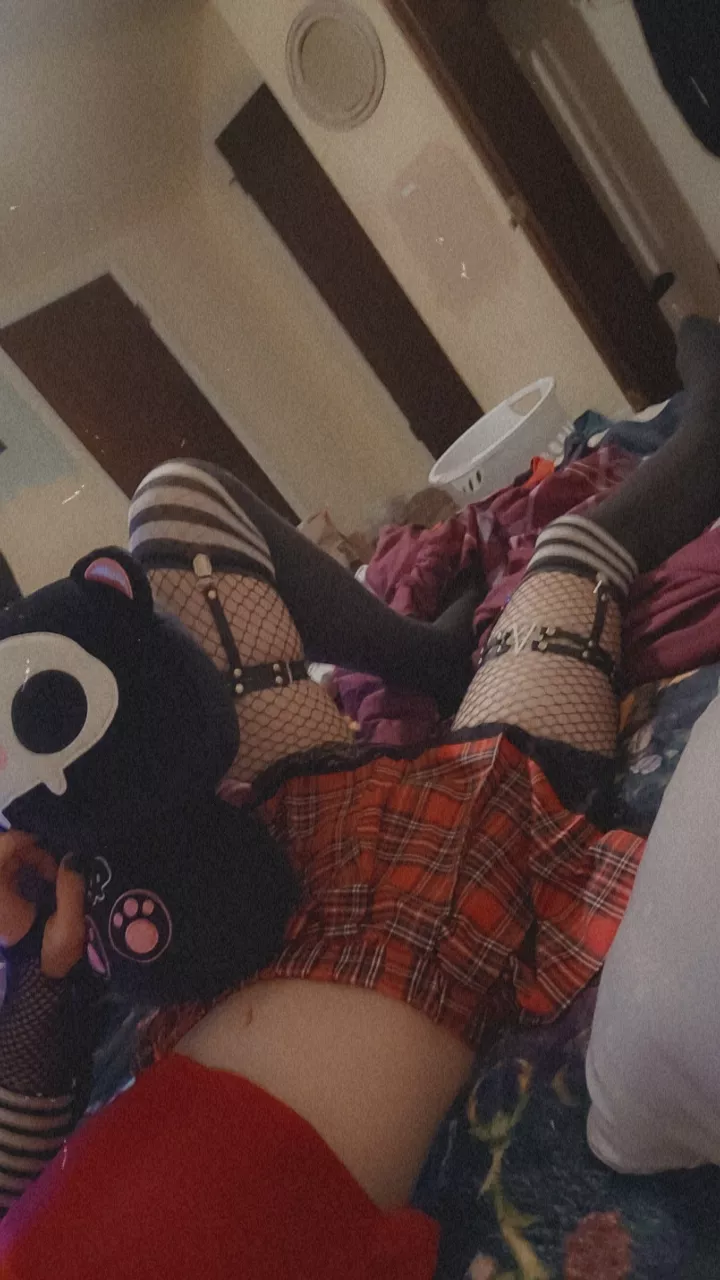 These garters are so simple, but so good 🥰 posted by Roxas_S