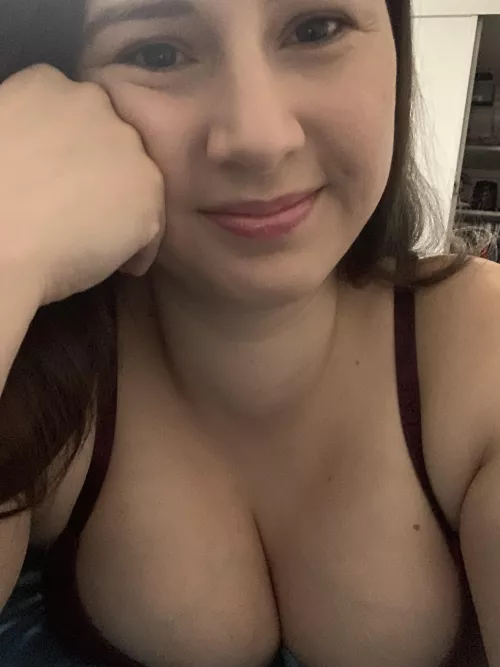 This milf loves to get naughty once everyone is in bed by Joselynn_Ashleigh_