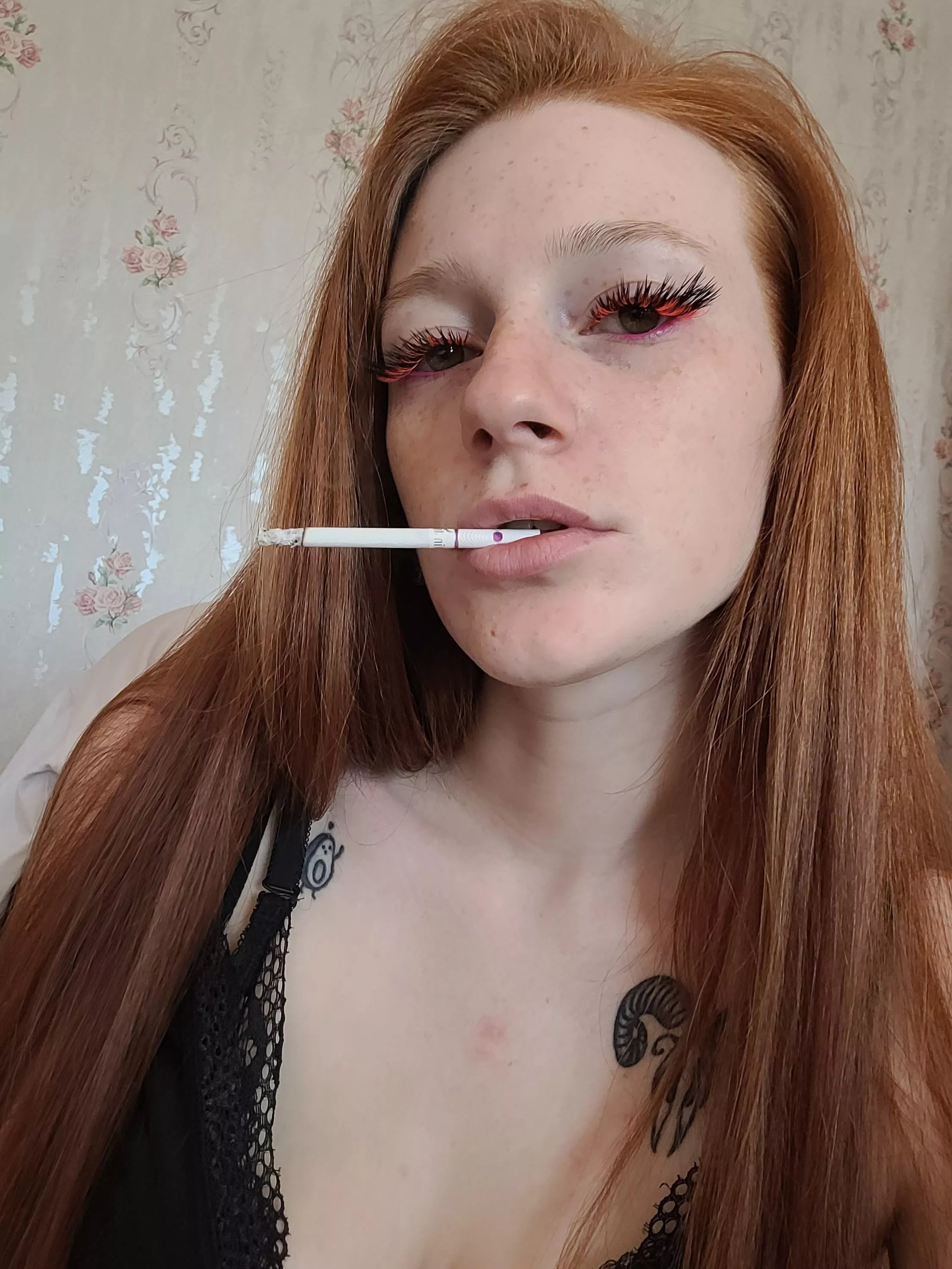 Time to smoke 🚬 posted by Alice_ginger