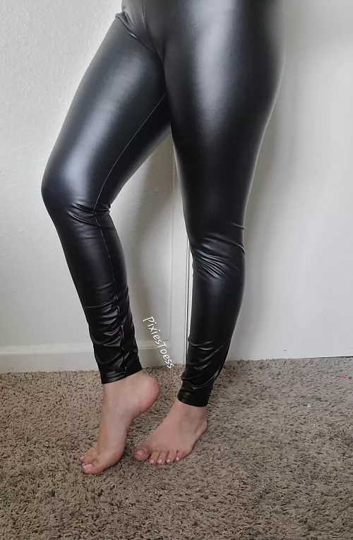 Tongue ready? by PixiesToess