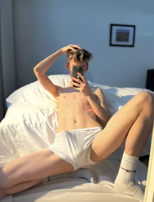 Wanna see what’s underneath?🙈 by Tobi17