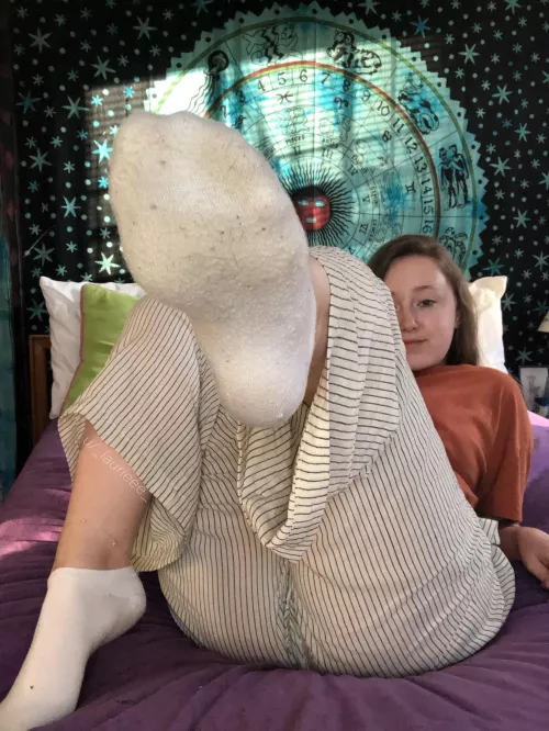 White socks are so good at showing off toe prints and arches! by _laurieee_