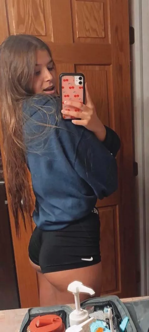 Who is she? by Taarabt69