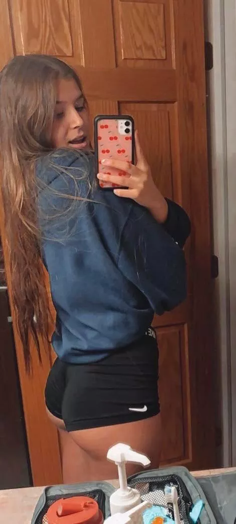 Who is she? posted by Taarabt69