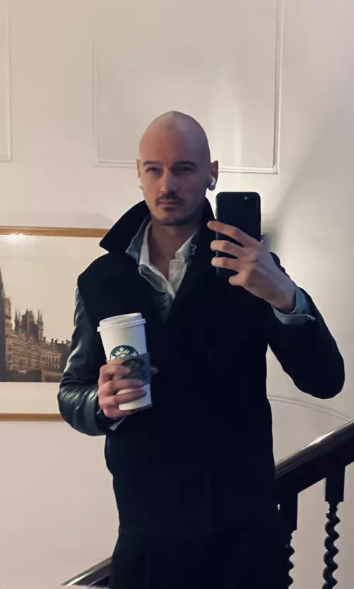 Who wants to chat? by Cutlondon