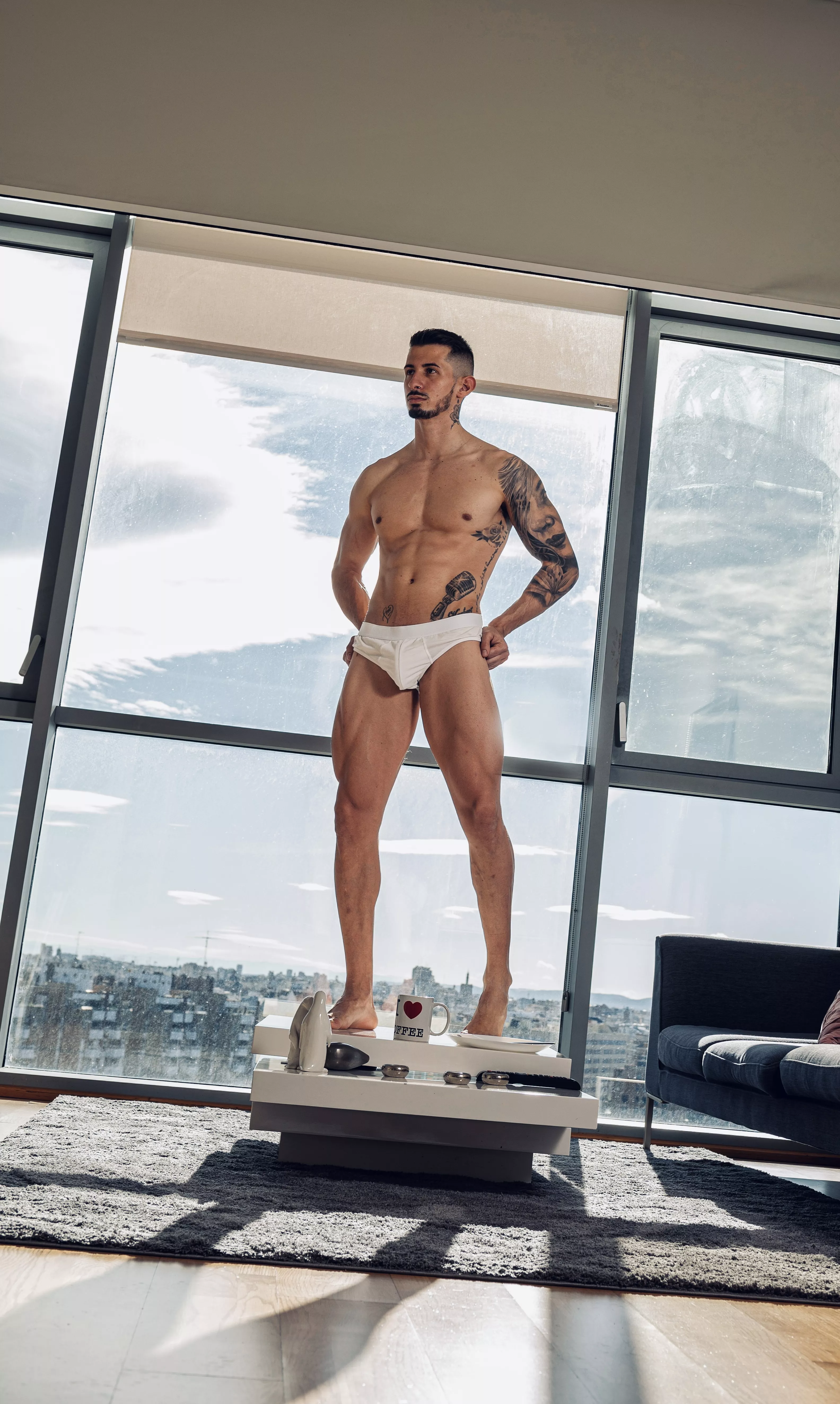 Worship me on your knees posted by supermarketboy_