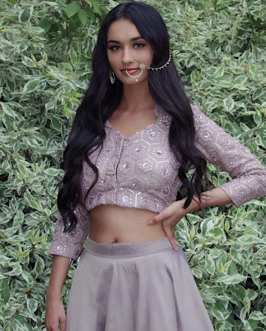 Would you fuck me in my traditional Indian clothes ? [F] by Saharbbyy
