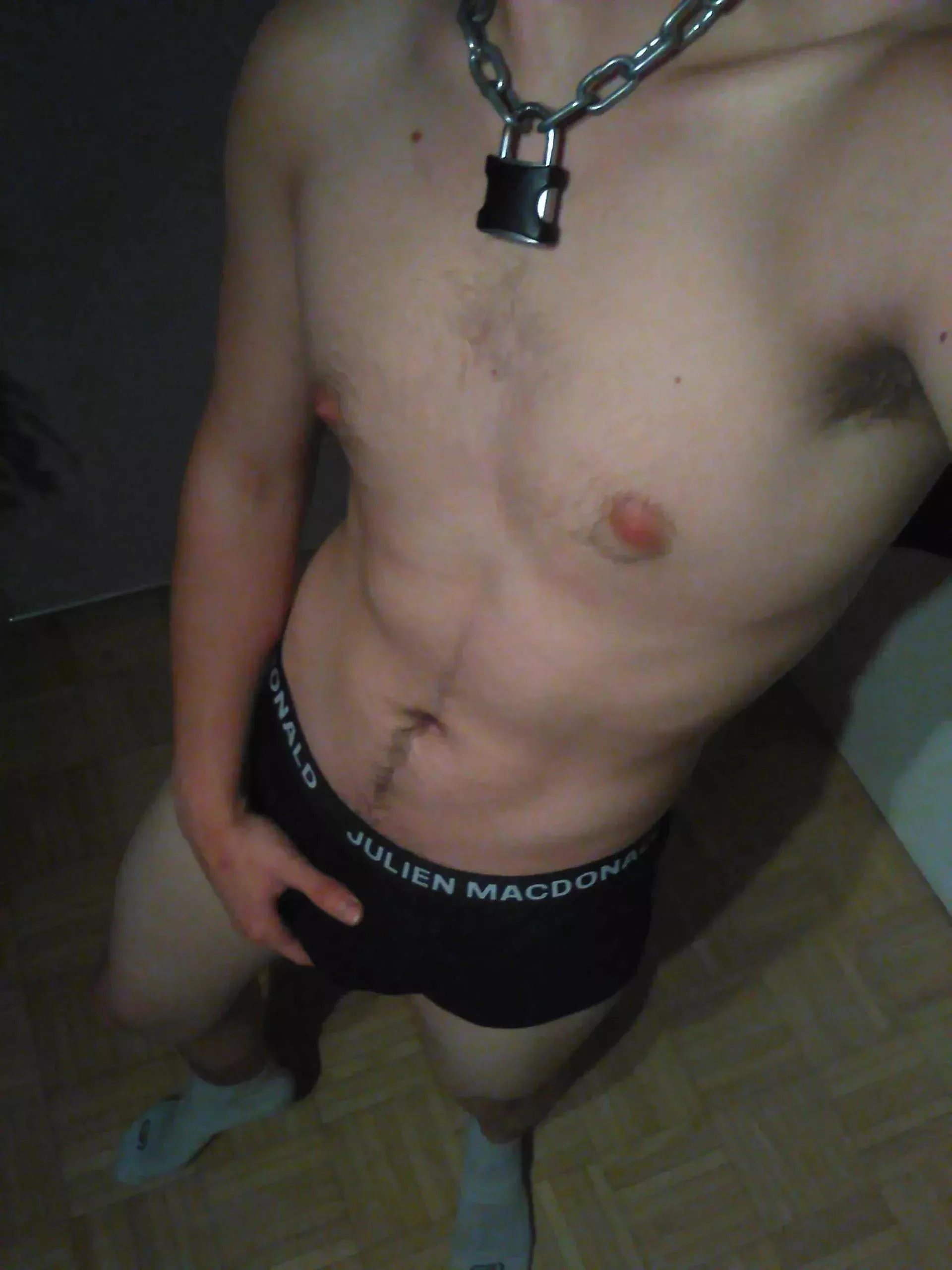 21 horny skater bro, sweaty af looking for dom bros or daddies in sports/work gear to degrade me. sc: punkpig_yugo posted by hornyfagg