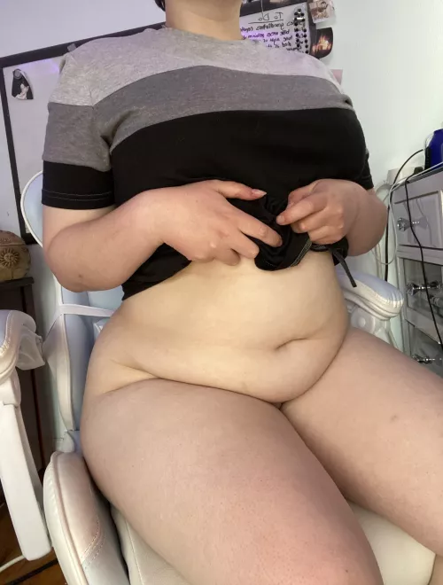 any chubby boi lovers? by janedoeeyedd