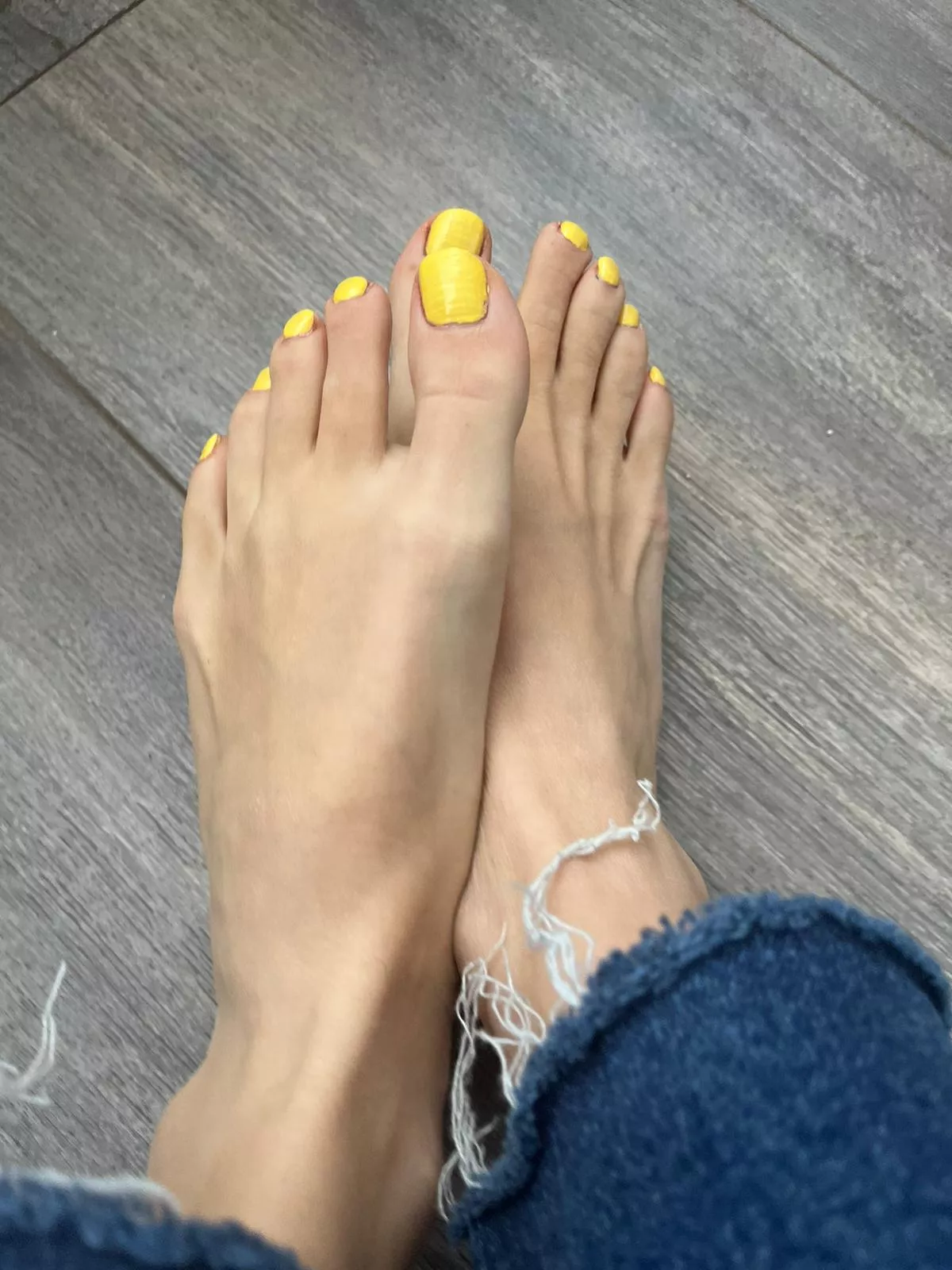 Blue jeans make my toes shine brigther than sun posted by Summer_Isabella