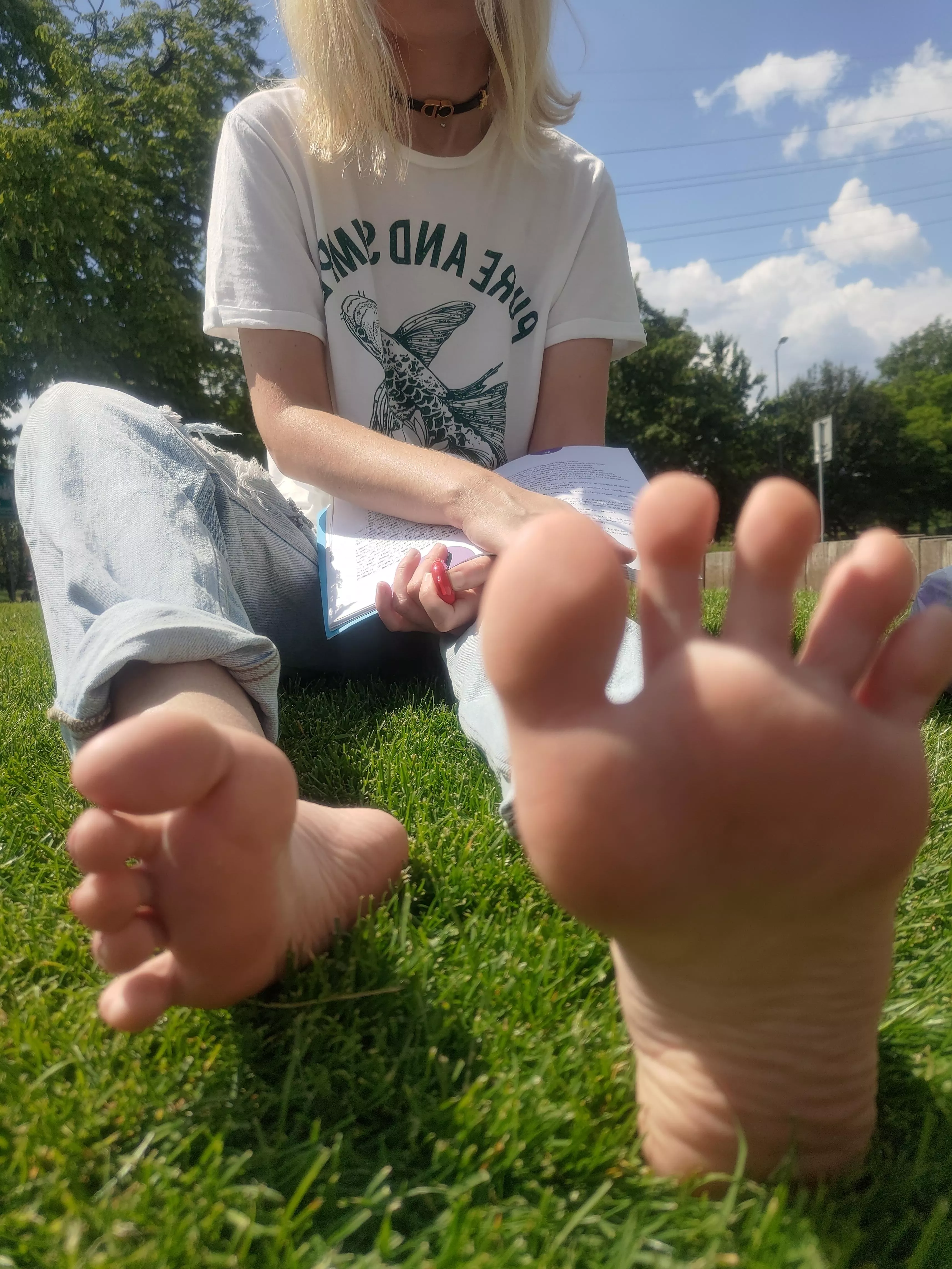 ❤️ c'moooon just do it while everyone watching 😁 posted by Bella_Magic_Feet