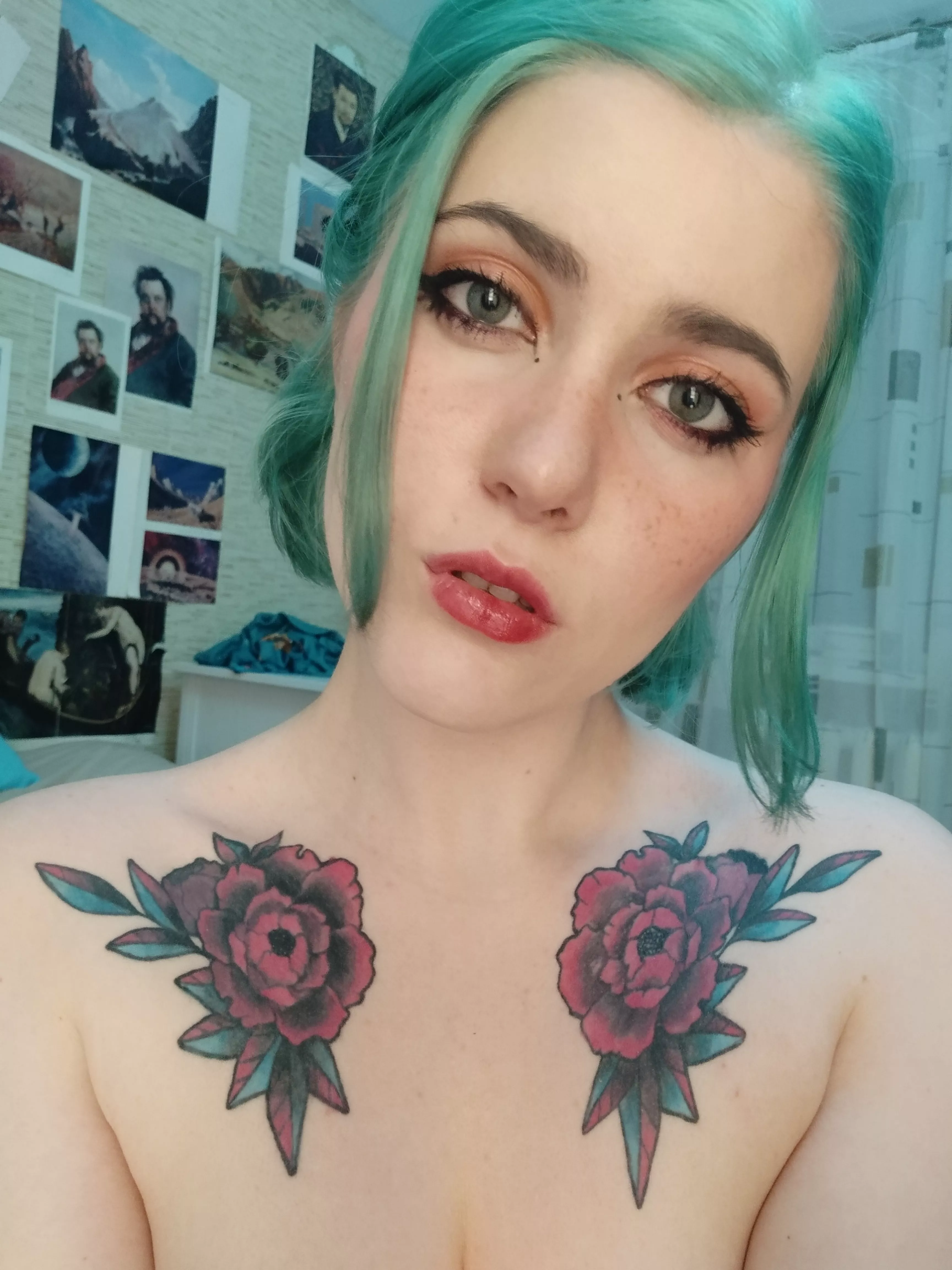 Cold light and hair made me a mermaid dragging sailors to the bottom💙💦 posted by Moon_Is_Collapsing