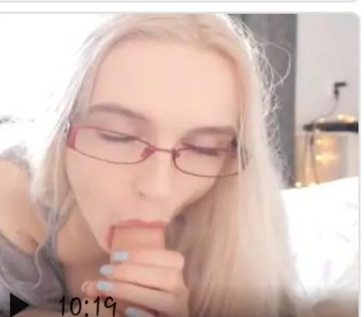 Do you guys know who is she? posted by SonicBeat44