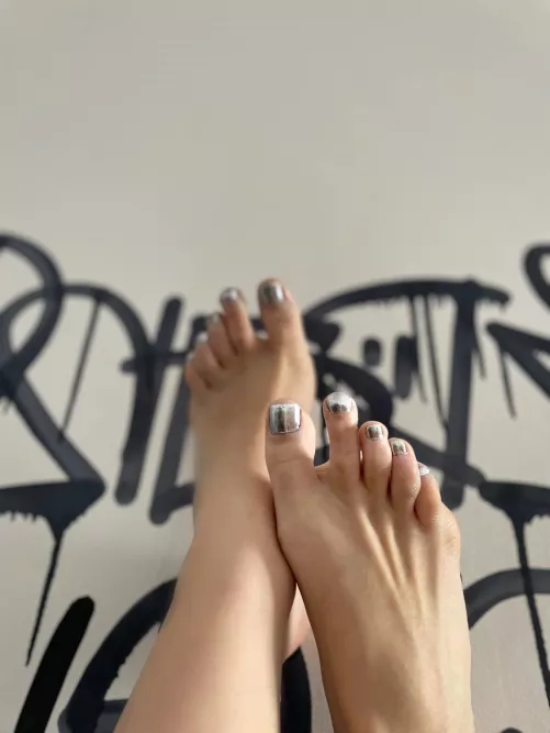 Do you like my legs? by nyererekamn