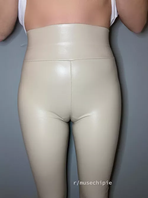 do you think i'm too tight in my leggings? by musechipie