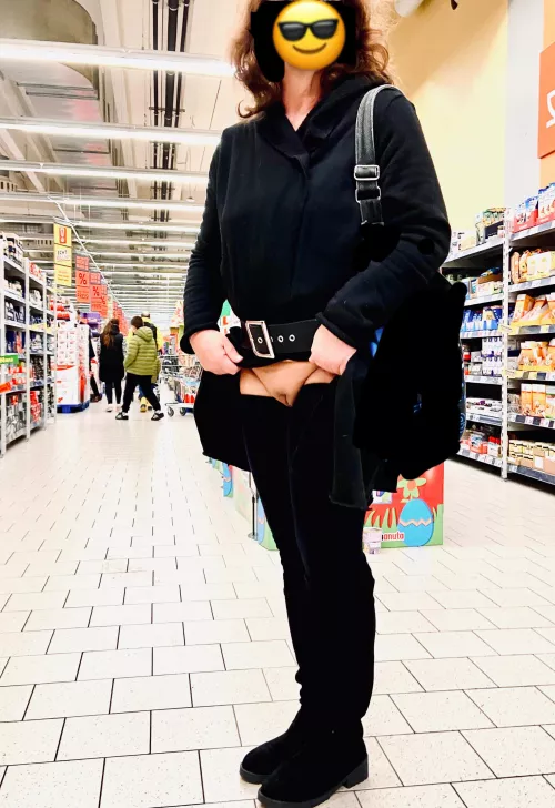 (f) at the Supermarket. quickly flashed. by seeallifyouwant