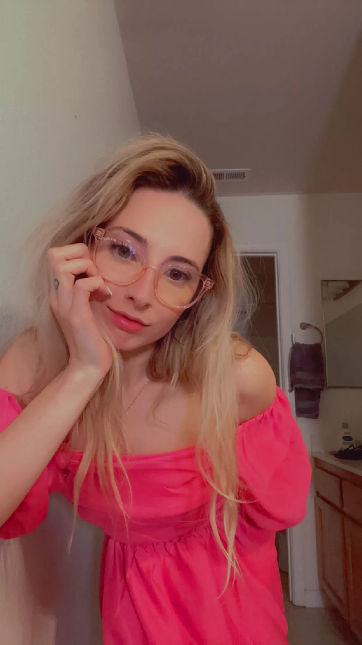 Felt pretty in this 🤓👗 posted by Avesfree