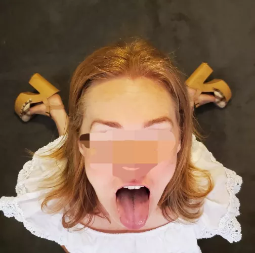 Fill her mouth boys by Cum_onMIwifespanties