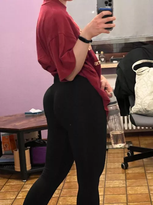 Gettin rdy for a late night workout by EmilyCanee