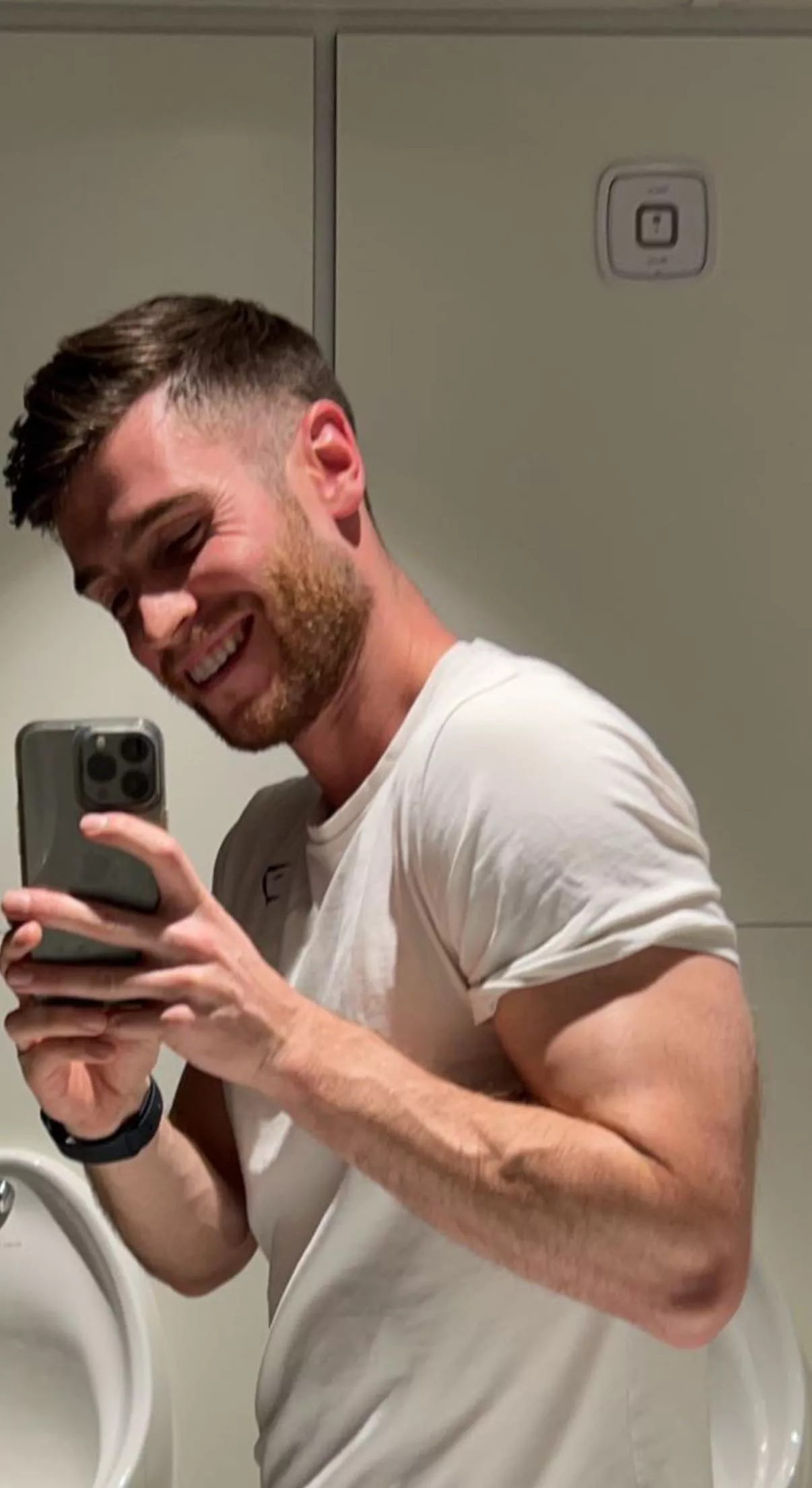 Getting big favours from the gym lighting posted by littlesebastian3