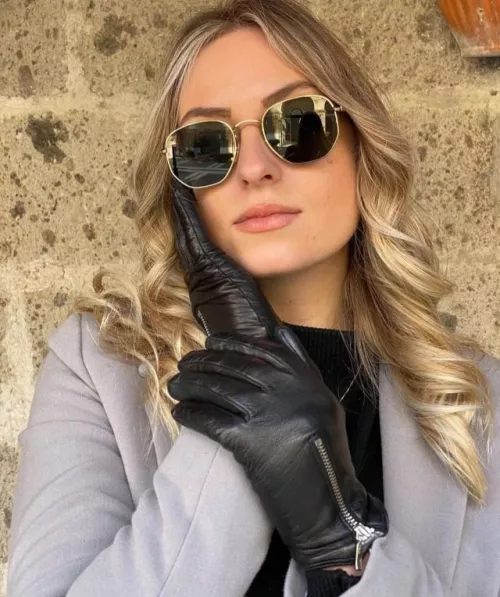 Gorgeous gloves! by SleepilyAwake2