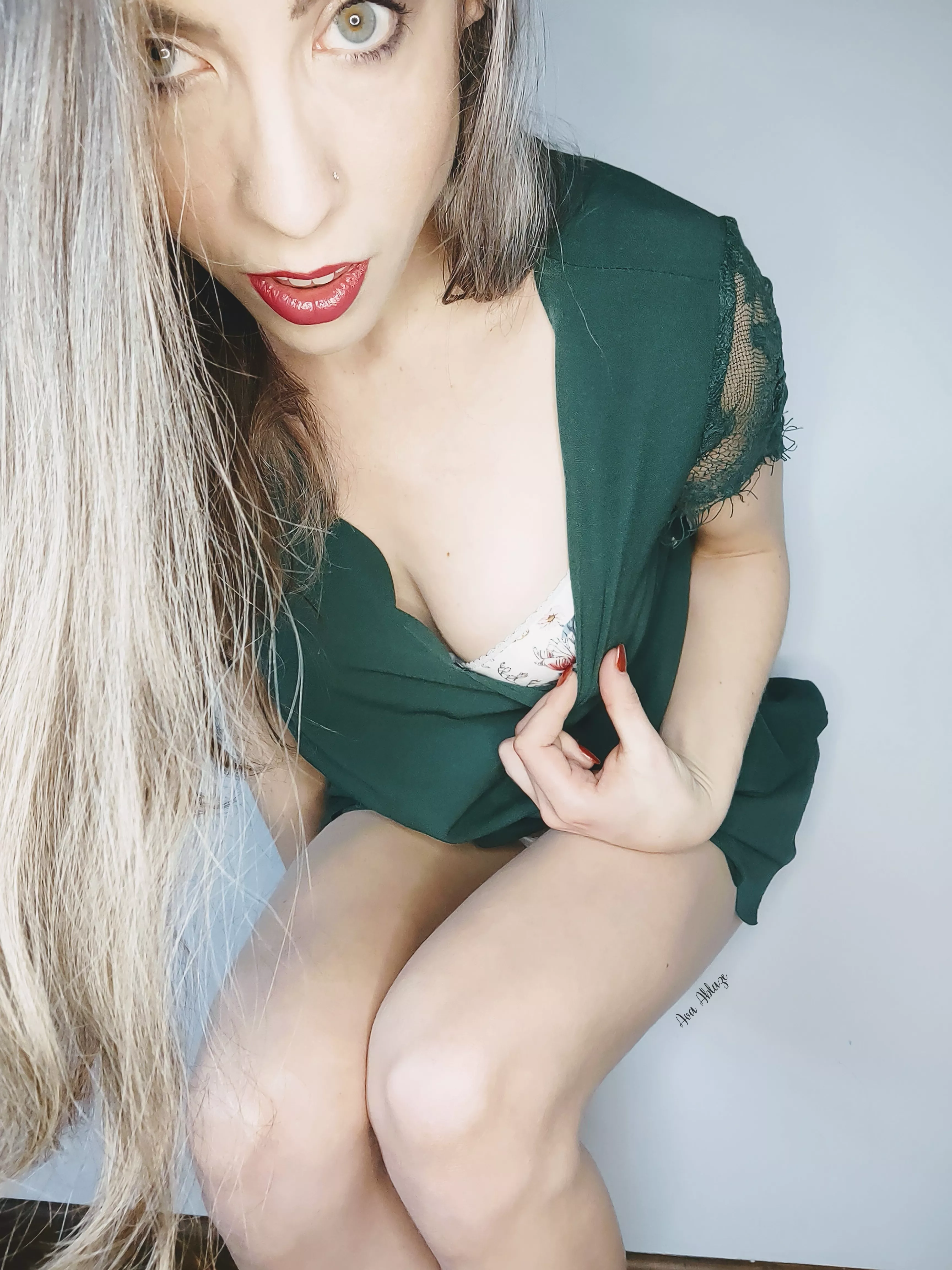 Have a peek at my pretty green dress on this lovely [F]riday posted by Ava-Ablaze