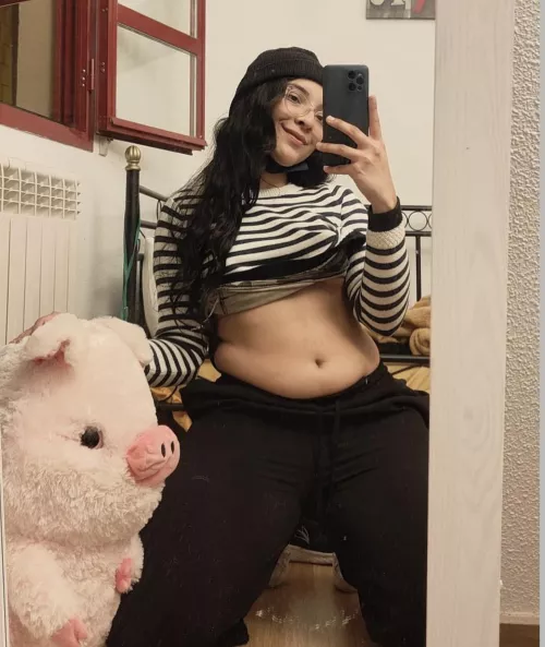 Hello ❤️🍔 by SweetCurvy1