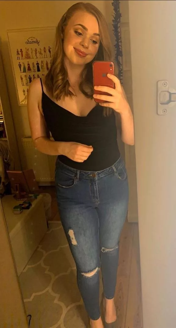 Hey 25 from the UK if anybody is up for me? Haha 😘 posted by MinimumBackground551