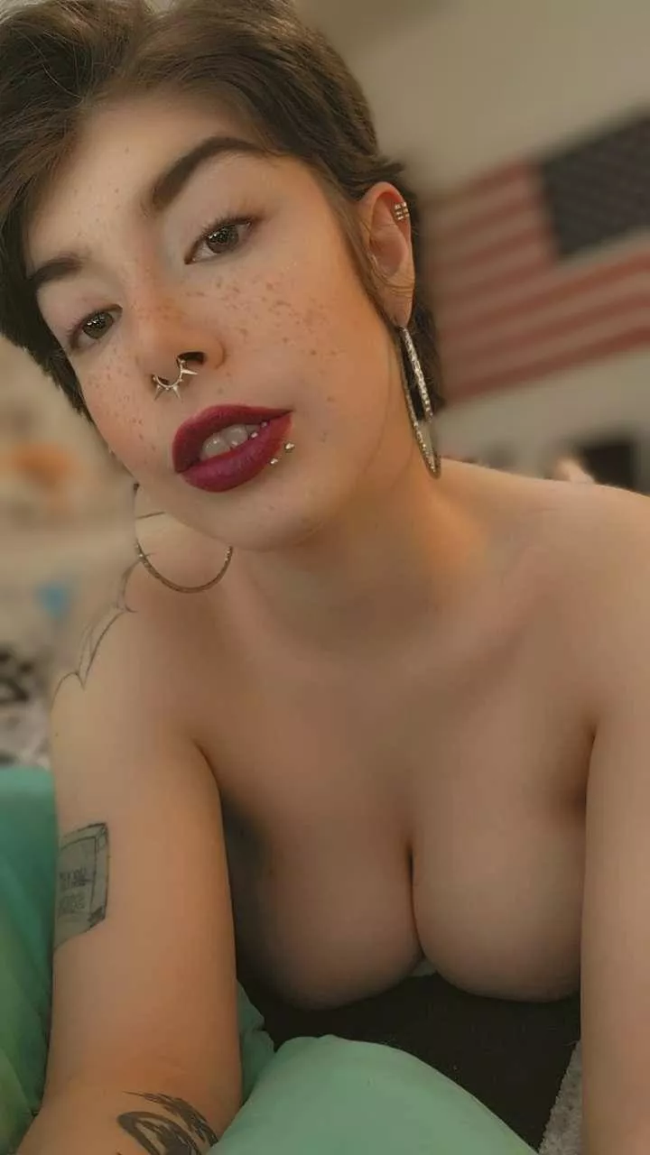 Hey guys, sorry I disappeared, but I'm back for you lovlies... posted by Lady-Levi