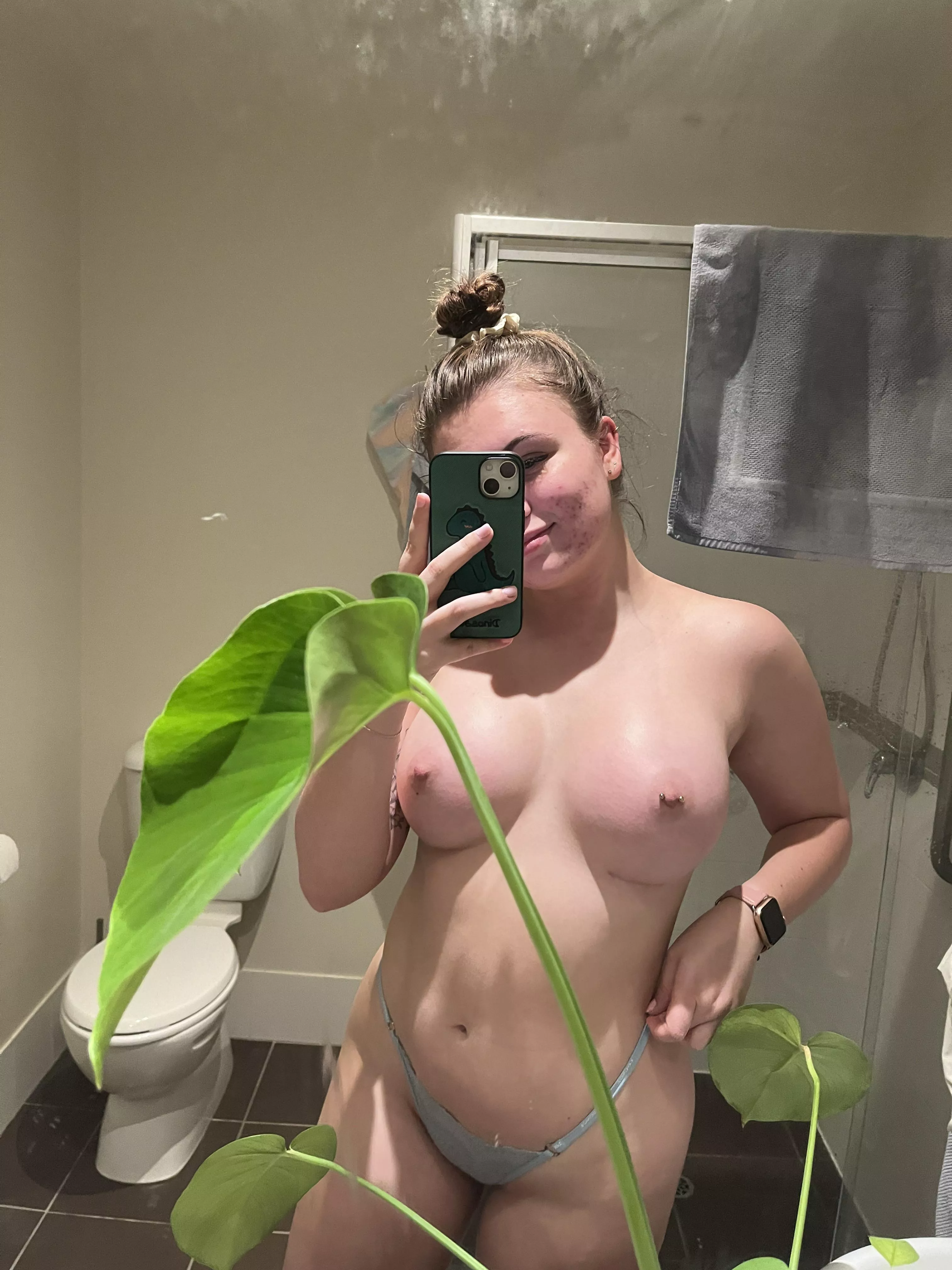 Hope my plant doesn’t block your view 💚 posted by cosmeticnursex