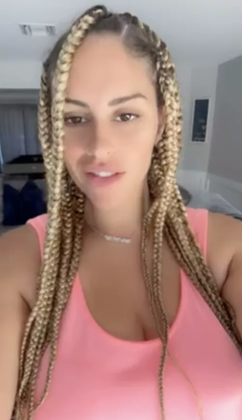 How do I look in pink? by fontevuitton_