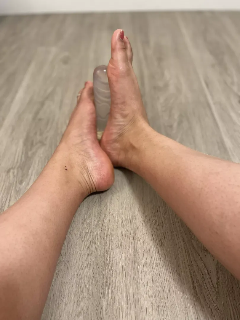 I want to wrap my feet around your cock so bad 🤭 posted by sexydarktoes