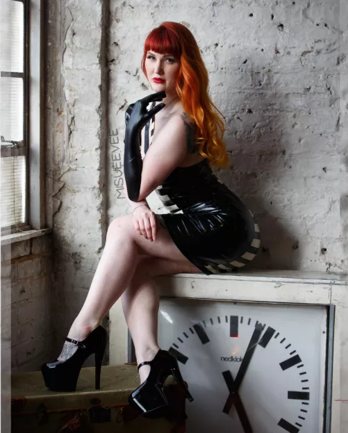 I'm waiting for you... by misueevee