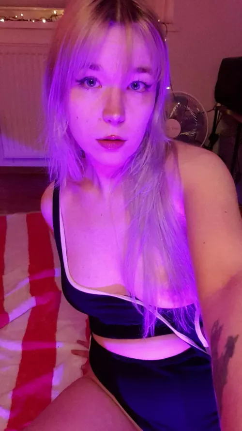 look into my eyes baby~ by Duckyfrogy