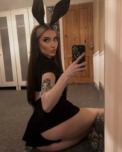 my arms need more 😭 by yourbrok3nwings