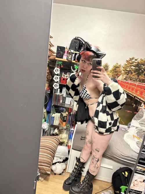 My boyfriend just left to swap the shifts with his best friends who is on his way to our home. I’m just waiting for him to arrive so he can fuck the soul out of my body while my boyfriend is at work. by AlijahBlack4356