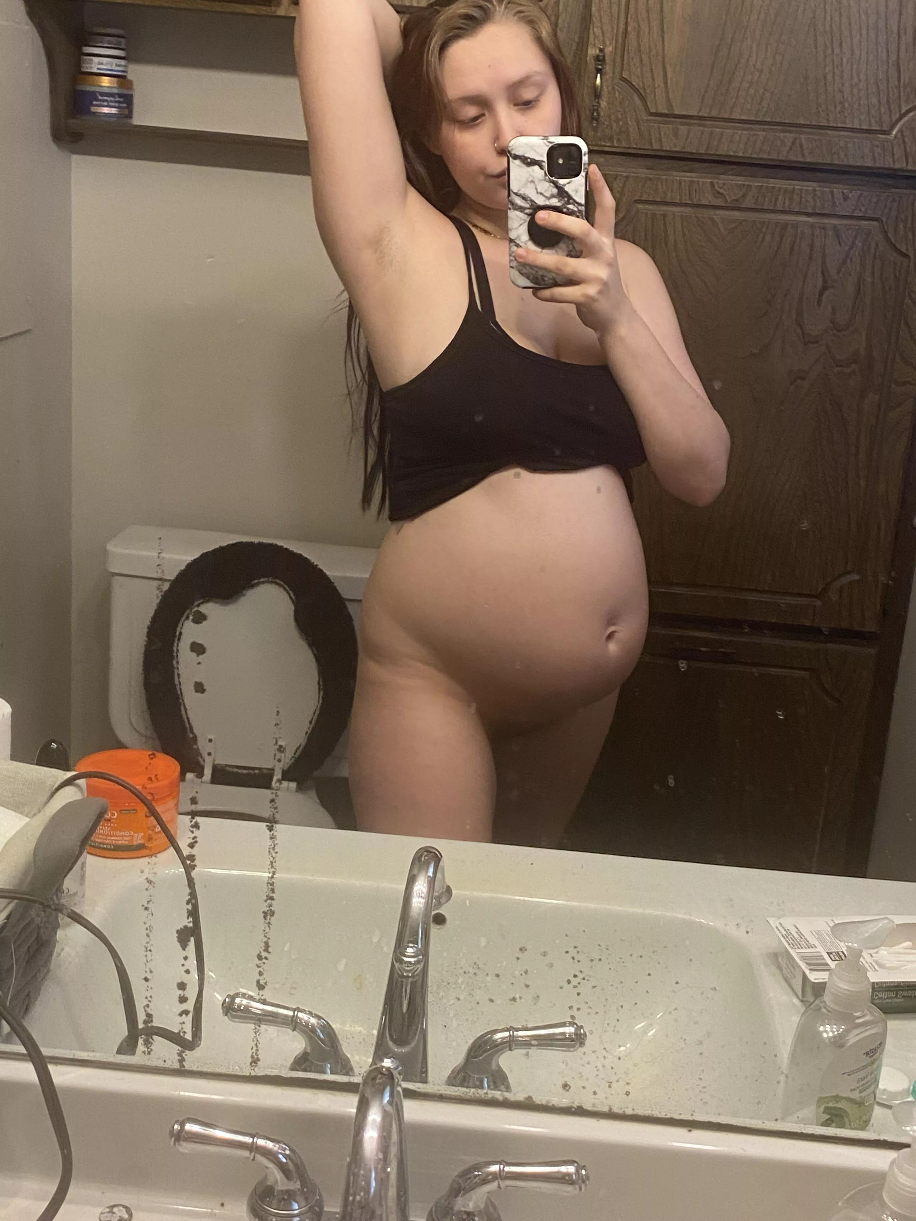 My round pregnant body posted by Candycakes14